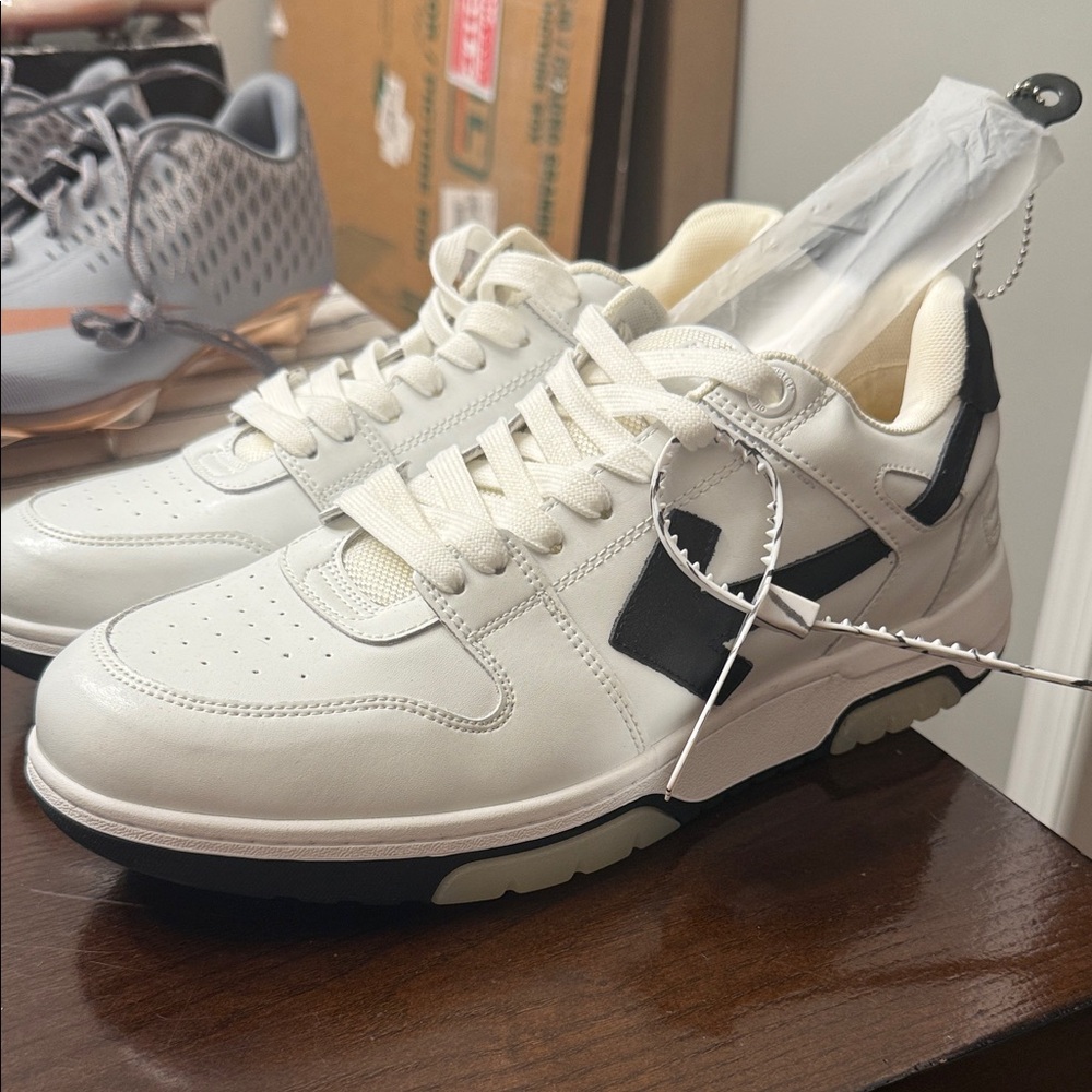 Off-White Black and White Men's Sneakers